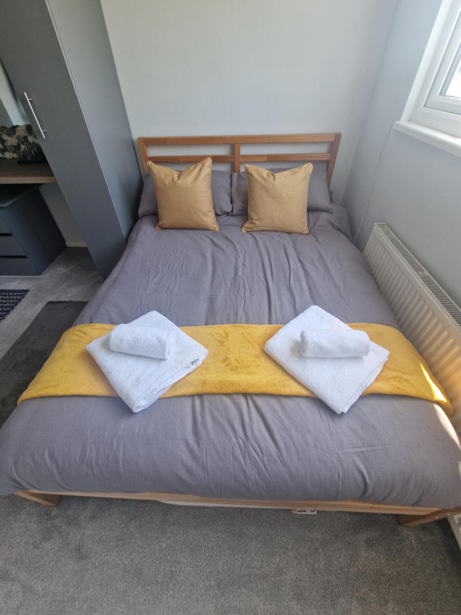 Stylish & Modern 2 Bed House With Free Parking Leeds Apartment Leeds  Exterior photo